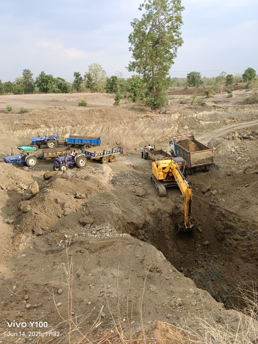 Heavy JCB machine for earth moving work